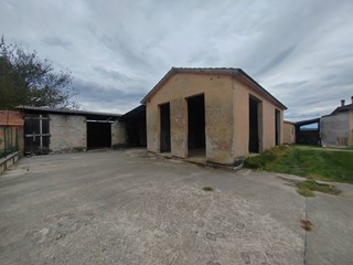 Magazzino in Vendita a San Giovanni Incarico, 92'000€, 1200 m²