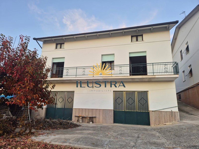 Casa Indipendente in Vendita a Monte San Pietrangeli, 180'000€, 200 m²
