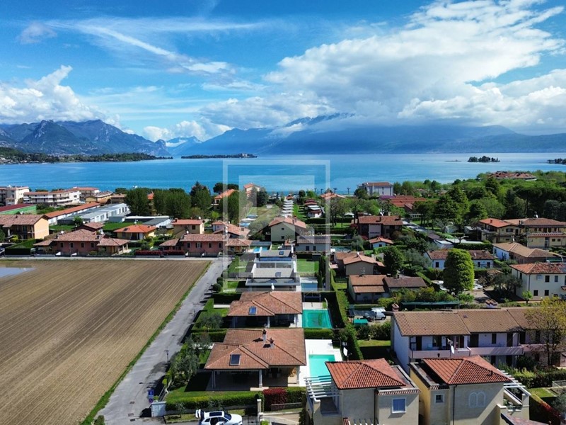 Villa in Vendita a Manerba del Garda, 840'000&euro;, 183 m²