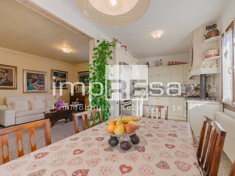 Casa Indipendente in Vendita a Villorba, 420'000&euro;, 350 m²
