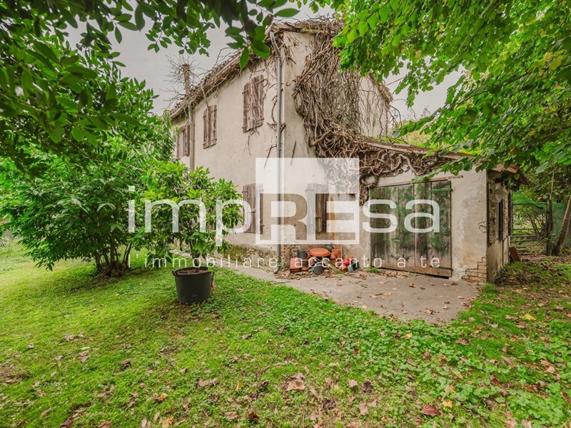 Casa Indipendente in Vendita a Carbonera, 145'000&euro;, 222 m²