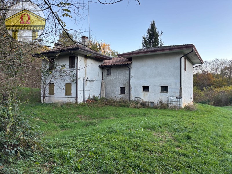Rustico in Vendita a Volpago del Montello, 180 m²
