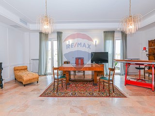 Appartamento in Affitto a Caltagirone, 800€, 165 m²