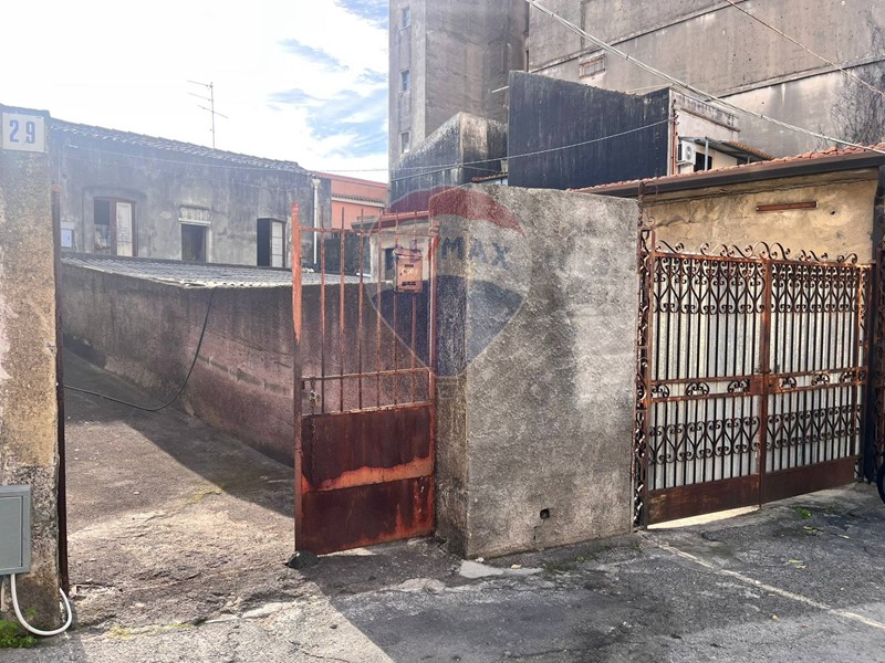 Casa Indipendente in Vendita a Catania, 95'000&euro;, 104 m²