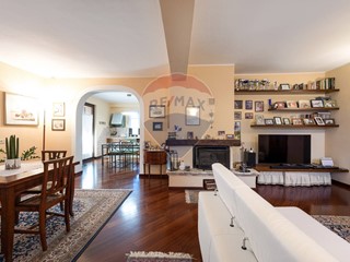 Villa in Vendita a Ancona, 679'000&euro;, 260 m²