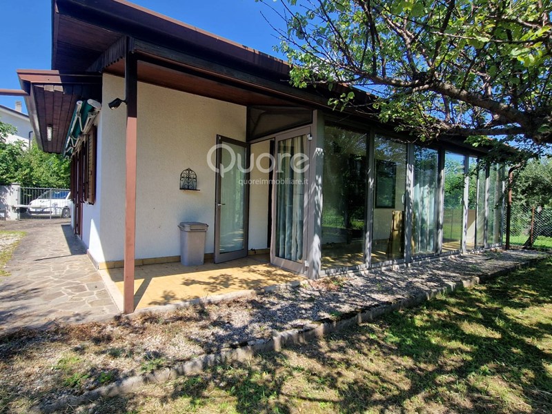 Casa Indipendente in Vendita a Buja, 150'000€, 150 m²