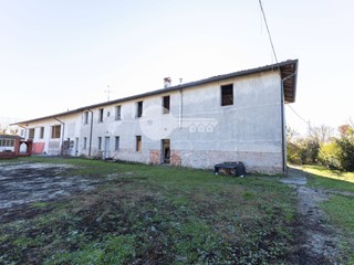 Rustico in Vendita a Visano, 95'000&euro;, 326 m²