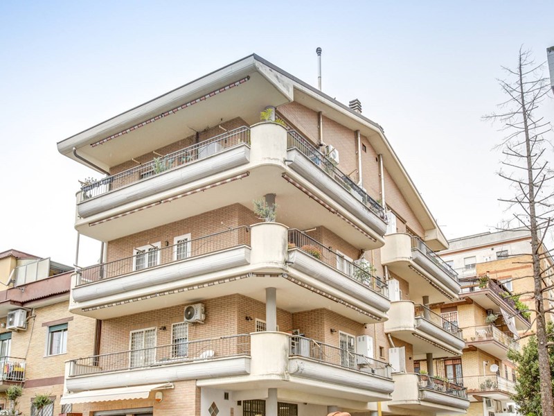 Trilocale in Vendita a Pomezia, 210'000€, 72 m²