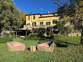 Villa in Vendita a Greve in Chianti, 750'000€, 387 m²