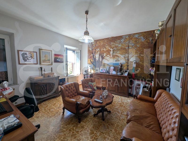 Quadrilocale in Vendita a Deruta, 129'000&euro;, 156 m²