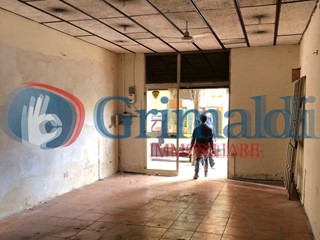 Negozio in Affitto a Taranto, 400&euro;, 37 m²
