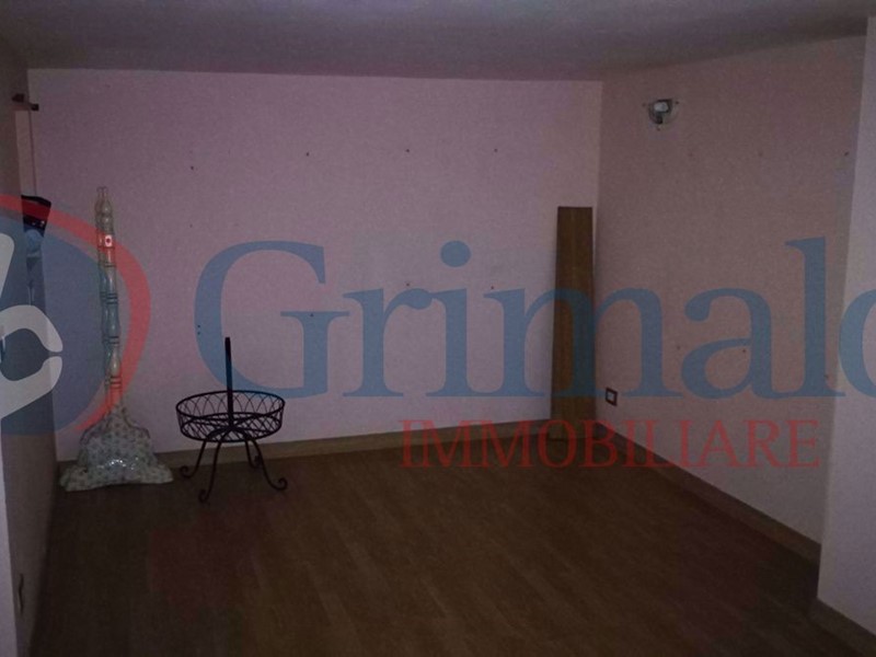 Negozio in Vendita a Taranto, 35'000&euro;, 95 m²