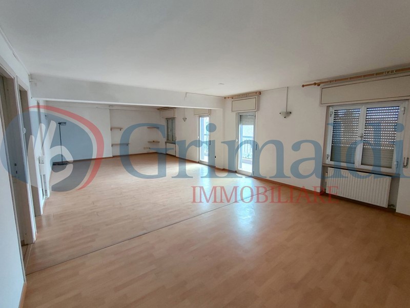 Ufficio in Affitto a Corciano, 590&euro;, 100 m²