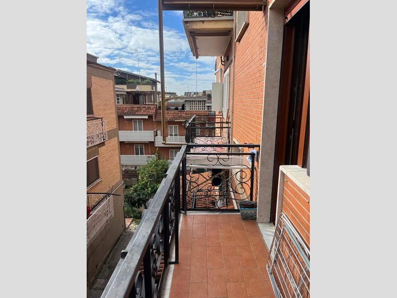 Trilocale in Vendita a Roma, 250'000€, 109 m²