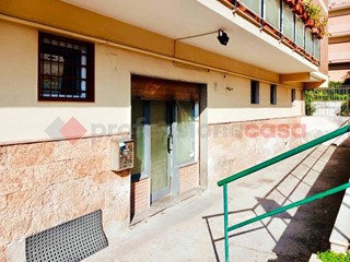 Negozio in Affitto a Portici, 300&euro;, 25 m²