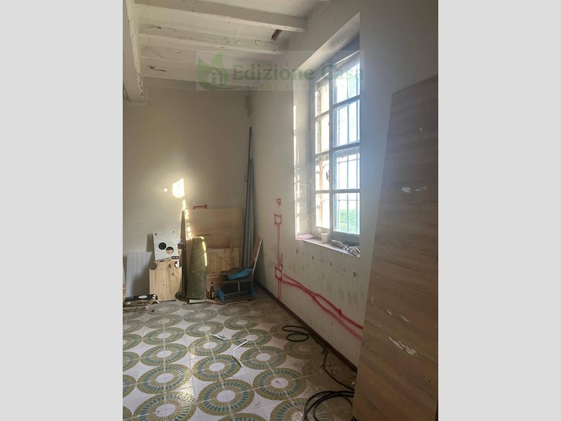 Casale in Vendita a Sissa Trecasali, 890 m²