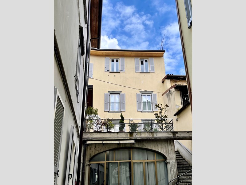 Trilocale in Vendita a Lovere, zona Centrale, 78'000€, 70 m², arredato