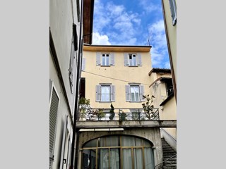 Trilocale in Vendita a Lovere, zona Centrale, 78'000€, 70 m², arredato