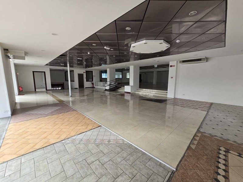 Immobile commerciale in Affitto a Soave, 4'000&euro;, 650 m²