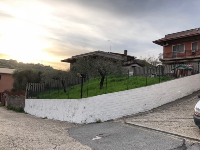 Terreno edificabile in Vendita a Fonte Nuova, 55'000&euro;, 350 m²