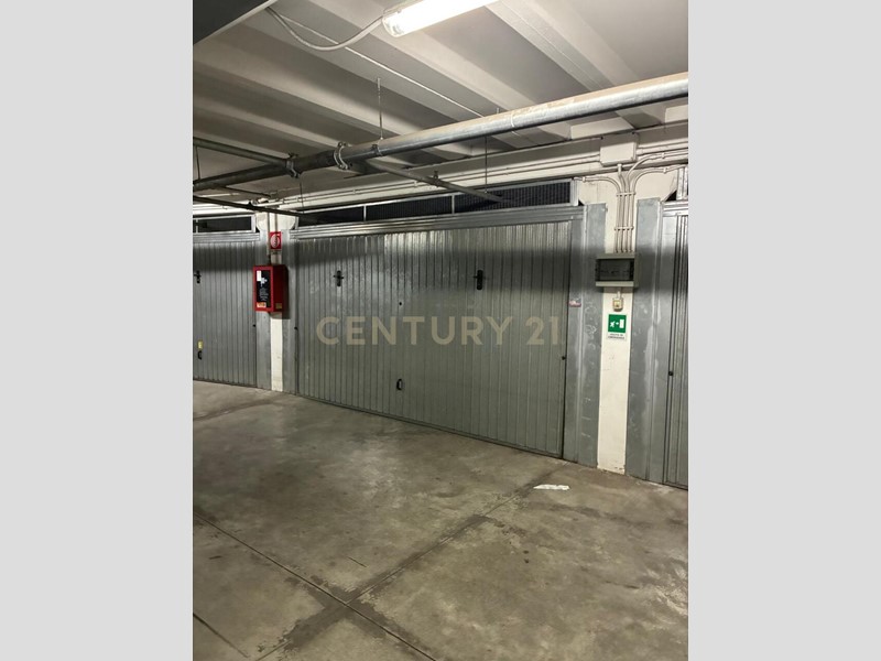 Box in Vendita a Roma, 55'000€, 27 m², con Box