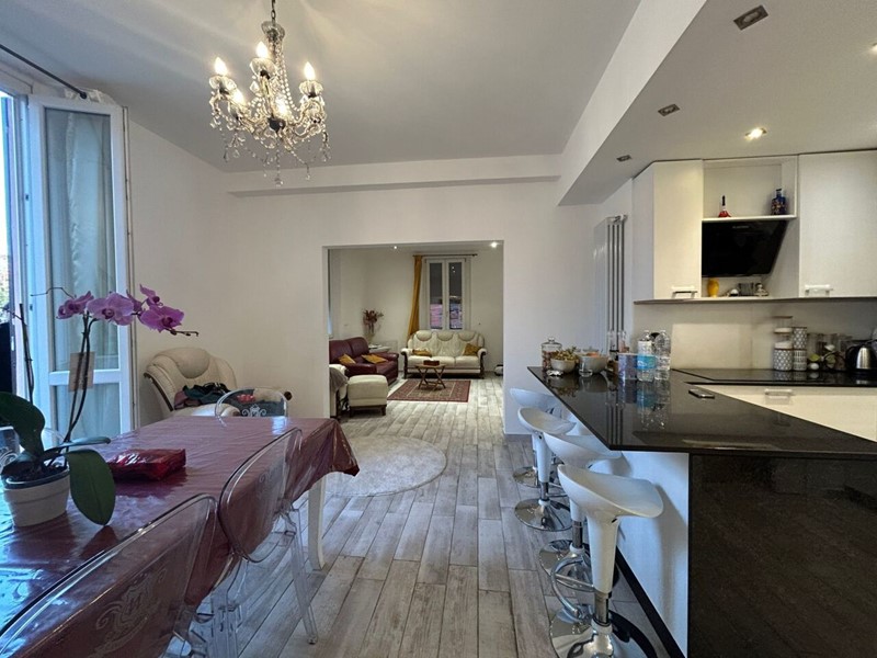 Appartamento in Vendita a Sarzana, 270'000€, 120 m²