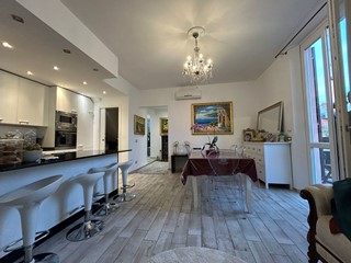 Appartamento in Vendita a Sarzana, 270'000€, 120 m²