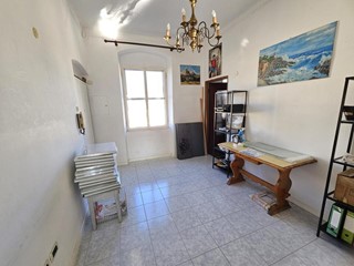 Appartamento in Vendita a Genova, 50'000&euro;, 73 m²