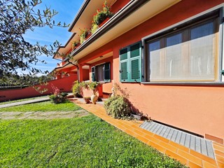 Casa Semi Indipendente in Vendita a Fosdinovo, zona Caniparola, 420'000€, 162 m²