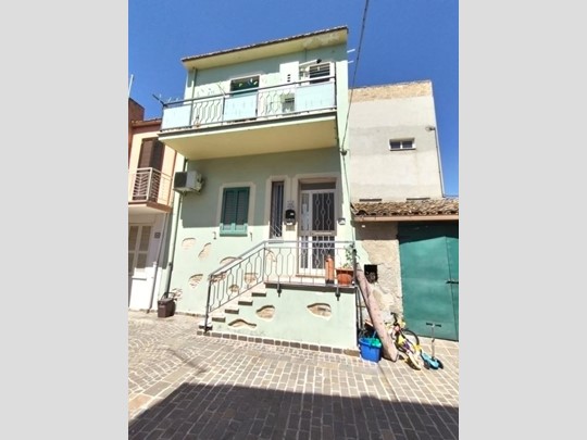 Casa Semi Indipendente in Vendita a Cepagatti, 95'000&euro;, 130 m²