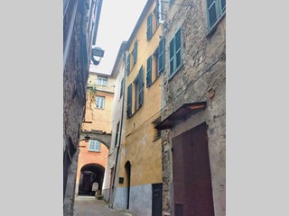 Casa Indipendente in Vendita a Pieve di Teco, 78'500&euro;, 129 m²