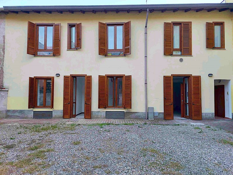 Trilocale in Vendita a Lonate Ceppino, 139'000&euro;, 100 m²