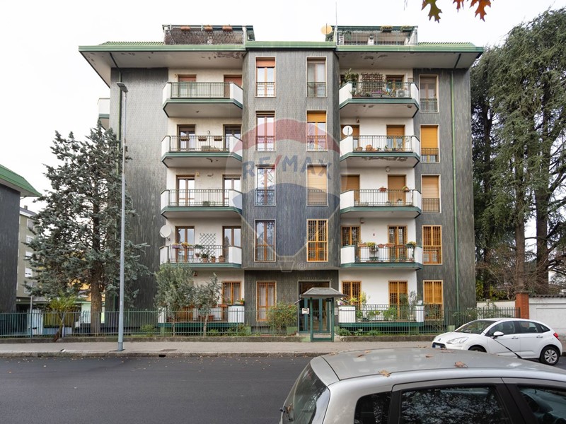 Quadrilocale in Vendita a Garbagnate Milanese, 255'000&euro;, 127 m²