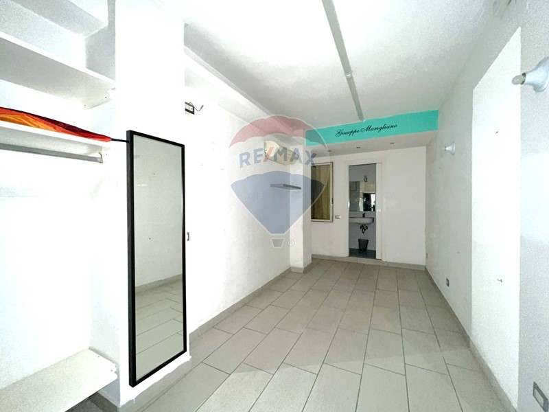 Ufficio in Affitto a Napoli, 450&euro;, 20 m²