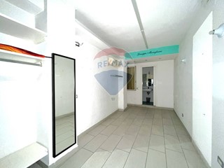 Ufficio in Affitto a Napoli, 450&euro;, 20 m²