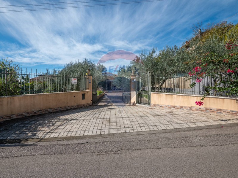 Villa in Vendita a Caltagirone, 260'000&euro;, 165 m²