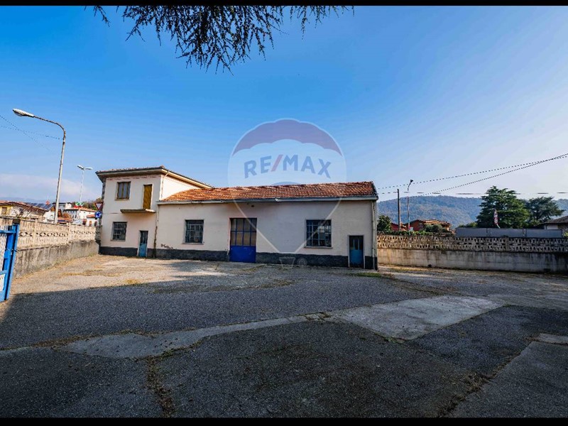 Laboratorio in Vendita a Carobbio degli Angeli, 150'000&euro;, 225 m²