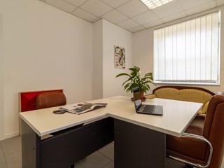 Attività commerciale in Vendita a Gemonio, 300&euro;, 8 m²