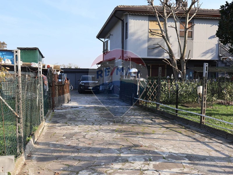 Casa Indipendente in Vendita a Pieve San Giacomo, 208'000&euro;, 260 m²