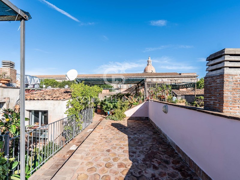 Rustico in Vendita a Catania, 469'000&euro;, 302 m²