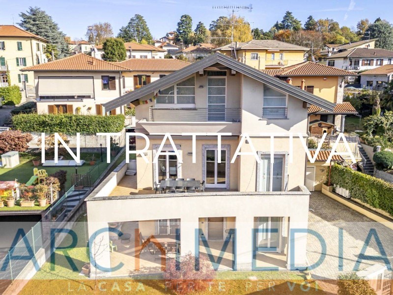 Villa in Vendita a Morazzone, 398'000&euro;, 312 m²