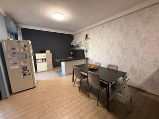 Appartamento in Vendita a Alessandria, 79'000€, 122 m²