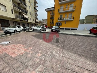 Immobile commerciale in Vendita a Benevento, 455'000€, 630 m²