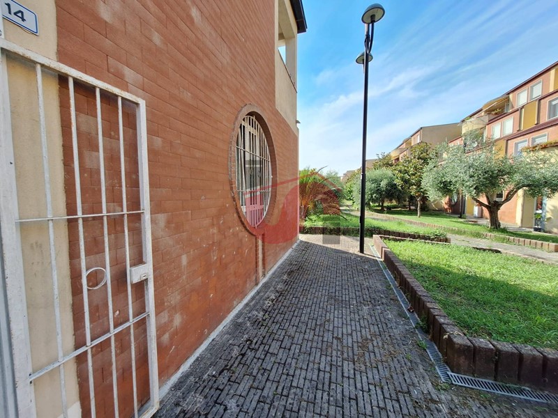 Immobile commerciale in Vendita a Benevento, 60'000€, 65 m²