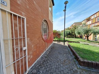 Immobile commerciale in Vendita a Benevento, 60'000€, 65 m²