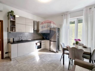 Bilocale in Vendita a Milano, 270'000&euro;, 68 m²