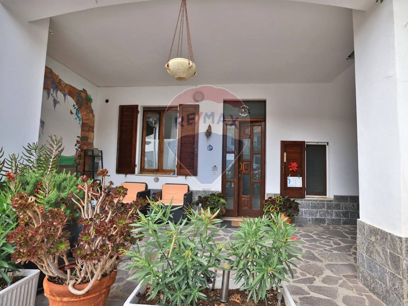 Quadrilocale in Vendita a Biassono, 200'000&euro;, 125 m²