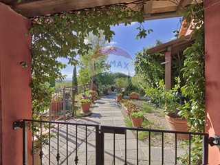 Attività commerciale in Vendita a Castelfranco Piandiscò, 990'000&euro;, 510 m²