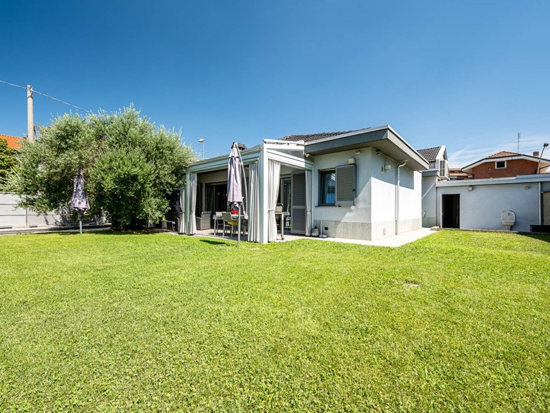 Villa in Vendita a Grugliasco, 840'000&euro;, 260 m²