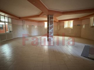 Capannone in Affitto a Sperone, 1'500€, 450 m²